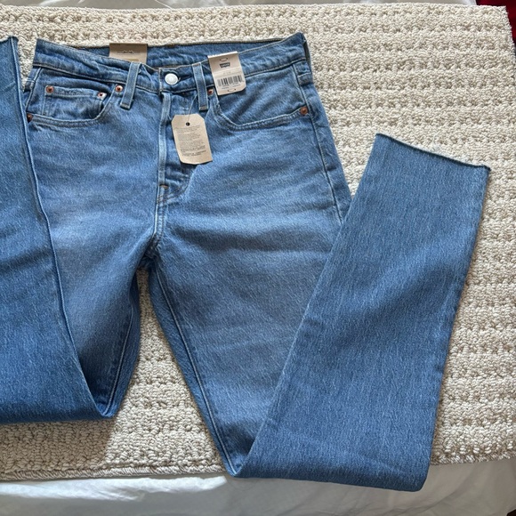 ୨୧ ・゚✧ Women’s Levi’s High Rise Jeans NWT - Picture 4 of 10